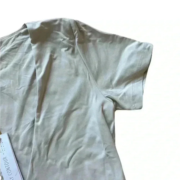 NWT Women's House of Harlow Cream Thong Short Sleeve Bodysuit Size Medium - Picture 3 of 8